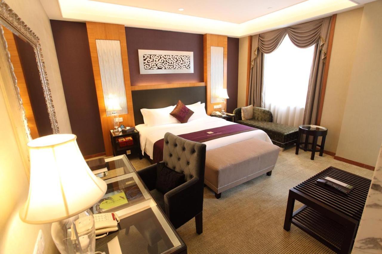 Green Lake Hot Spring Hotel Foshan Extérieur photo